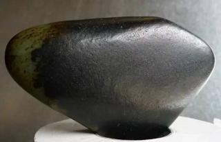 玉天下|和田玉的籽料黑皮的老熟魅力